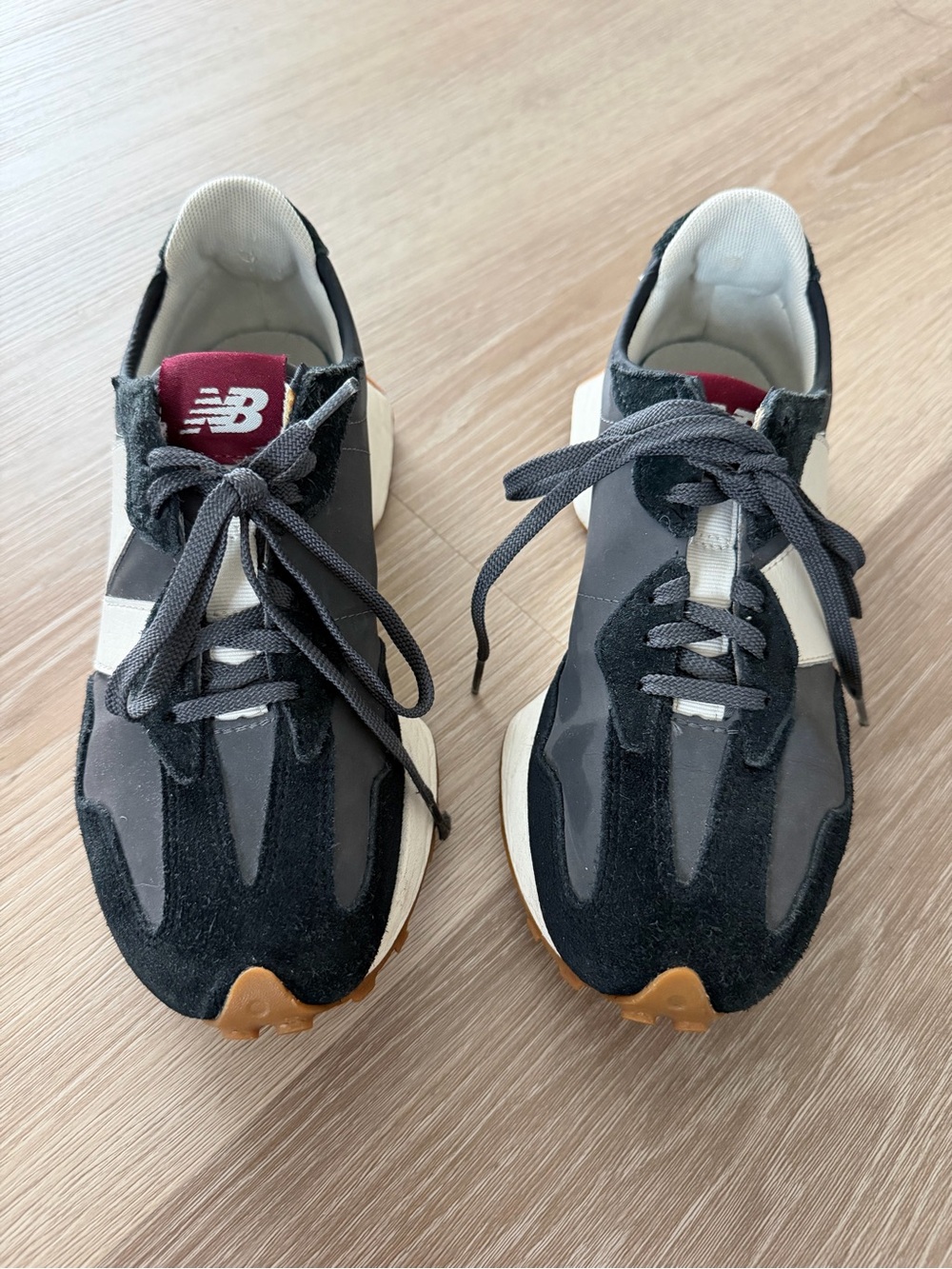 New Balance 327 - Picture 10 of 11
